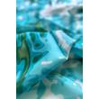 Harmatfehér alapon türkizkék és dzsungelzöld mintás 100% valódi hernyóselyem sál 50x180cm