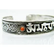 ommanipemehung-mantras-karperec-unisex-piros-pottyel-1