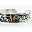 ommanipemehung-mantras-karperec-unisex-piros-pottyel-2