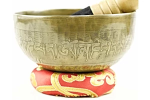 365 grammos tibeti mantrás hangtál 7 fémből piros brokát alátéttel-videóval
