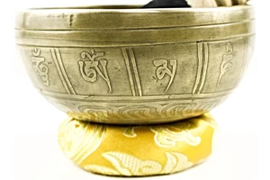 318 grammos tibeti mantrás hangtál 7 fémből sárga brokát alátéttel-videóval