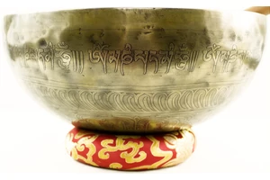 2398 grammos tibeti mantrás hangtál 7 fémből készült, belsejében Guru Rinpoche gravírozással - videoval