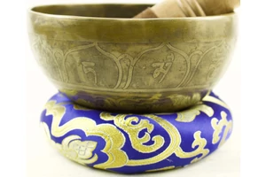 475 grammos tibeti mantrás hangtál 7 fémből kék brokát alátéttel-videóval