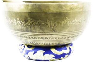 1065 grammos Amithaba Buddha hangtál tibeti mantrás 7 fémből kék színű brokáttal - videoval