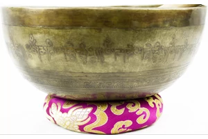 1231 grammos Gyógyító Buddha hangtál 7 fémből pink brokáttal és ütővel - videoval