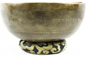 1163 grammos tibeti mantrás hangtál 7 fémből készült, belsejében  Zöld Tara gravírozással - videoval