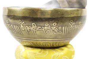 305 grammos tibeti mantrás hangtál 7 fémből sárga brokáttal és ütővel - videoval