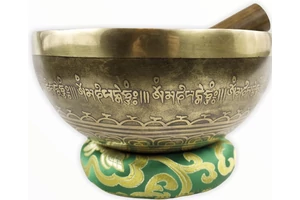 906 grammos tibeti mantrás hangtál 7 fémből készült, belsejében  Zöld Tara gravírozással - videoval