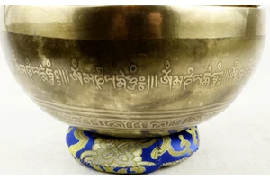 939 grammos tibeti mantrás hangtál 7 fémből készült, belsejében  Amitabha  gravírozással - videoval