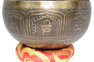 560 grammos tibeti mantrás hangtál 7 fémből piros színű brokáttal és ütővel - videoval