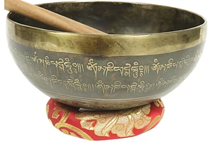 947 grammos tibeti mantrás hangtál 7 fémből készült, belsejében Fehér Tara gravírozással - videoval