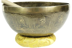 1615 grammos tibeti mantrás hangtál 7 fémből készült, belsejében Fehér Tara gravírozással - videoval