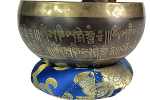 384 grammos tibeti mantrás hangtál 7 fémből készült, kék brokáttal - videoval