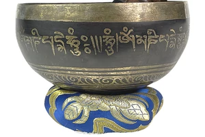 341 grammos tibeti mantrás hangtál 7 fémből készült, kék brokáttal - videoval