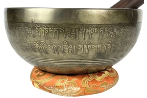 Manjushri tibeti mantrás hangtál 7 fémből sárga színű brokáttal és ütővel - videoval
