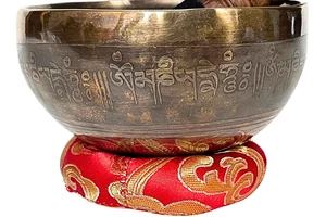 350 grammos tibeti mantrás hangtál 7 fémből piros brokát alátéttel - videoval