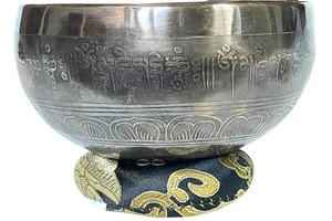 514-tibeti-mantras-hangtal-fekete-arany-brokattal