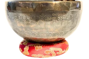 431-tibeti-mantras-hangtal-piros-brokattal