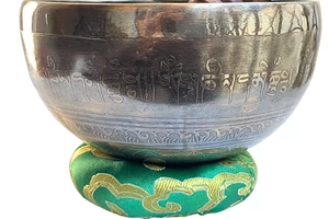 424-tibeti-mantras-hangtal-zold-brokattal