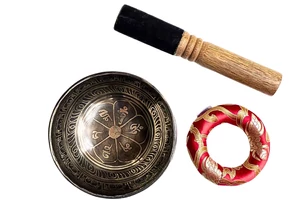 417-tibeti-mantras-hangtal-piros-brokattal