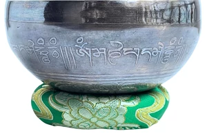 295-tibeti-mantras-hangtal-zold-brokattal
