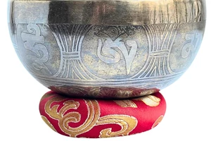 381-tibeti-mantras-hangtal-piros-brokattal