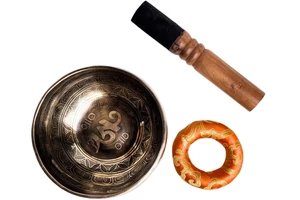 545-tibeti-mantras-hangtal-piros-brokattal