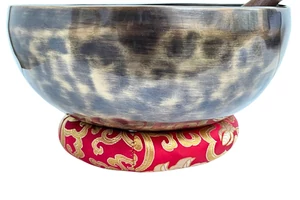 1616-tibeti-hangtal-piros-brokat