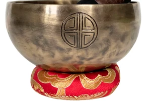 Telihold tibeti hangtál 7 fémből bőrrel bevont fa ütővel, piros brokát alátét gyűrűvel - videoval