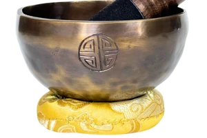 Telihold tibeti hangtál 7 fémből bőrrel bevont fa ütővel, sárga brokát alátét gyűrűvel - videoval