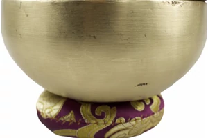 Terápiás tibeti hangtál 7 fémből bőrrel bevont fa ütővel, bordó brokát alátéttel - videoval