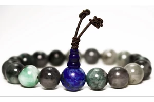 Smaragd mala lápisz lazuli guruval 16 cm kerületű unisex karmala