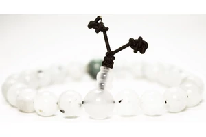 Szivárvány holdkő mala smaragd osztóval 17 cm kerületű