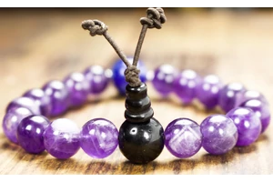 Ametiszt mala 18 szemes lápisz osztóval és onyx guruval 16 cm Normál méret