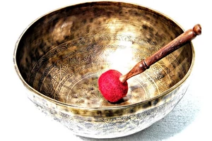 Videoval: 7 fémből kézzel készült tibeti buddhista mantrás hangtál-több, mint 3 kg!!!