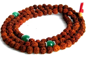 Rudraksha mala jade porból préselt kő osztóval