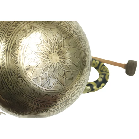 1024 grammos Manjushrival gravírozott tibeti mantrás hangtál 7 fémből fekete brokáttal és filces ütővel - videoval