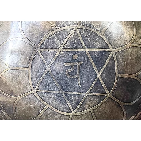 514 grammos tibeti mantrás hangtál 7 fémből fekete-arany brokát alátéttel - videoval