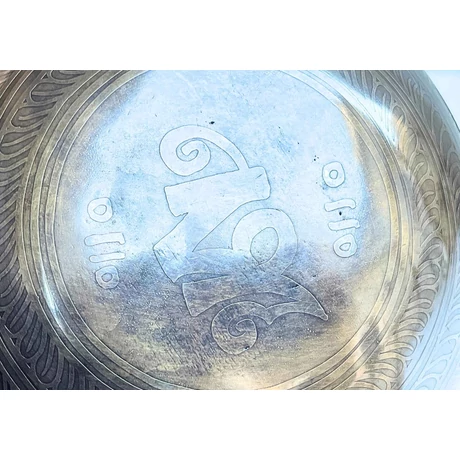 617 grammos tibeti mantrás hangtál 7 fémből piros brokát alátéttel - videoval