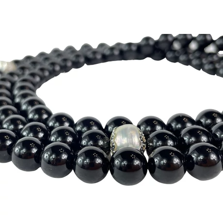 Onyx mala tenyésztett gyöngy osztóval 88 cm kerületű