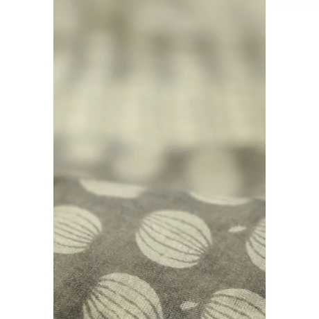 Petrolkék keretben alabástromfehér alapon hematitszürke mintás 100% valódi hernyóselyem sál 50x180cm