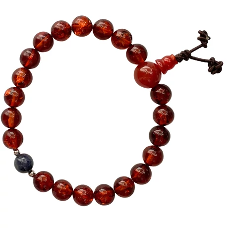Borostyán mala zafír osztóval, karneol guruval tibeti csomóval 21 szemes 16 cm kerületű karmala