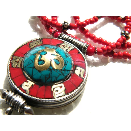 Tibeti gao üreges medál nyaklánccal, türkiz, korall csiszolással Om