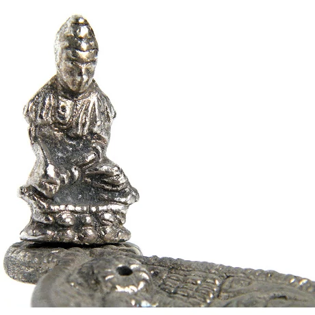 Buddha füstölőtartó fehér fémből strapabíró konstrukció