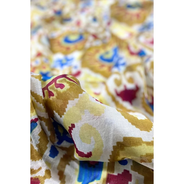 tunderfeher-alapon-tolgyfaszin-mintas-sal-selyem-