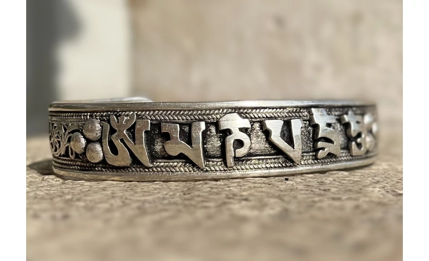 Om mani peme hung mantra határtalan ereje