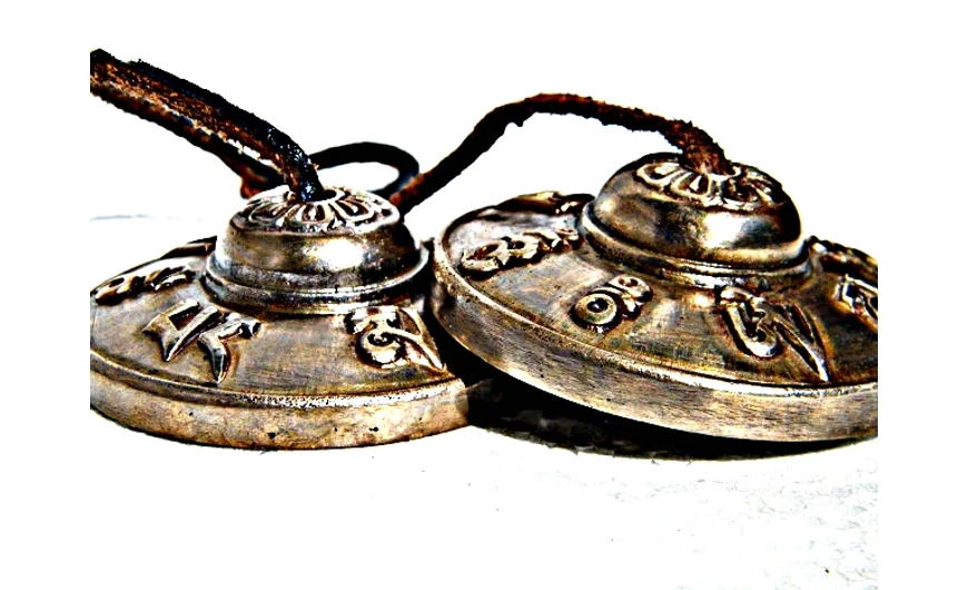 Ting-sha éles hangok Tibetből